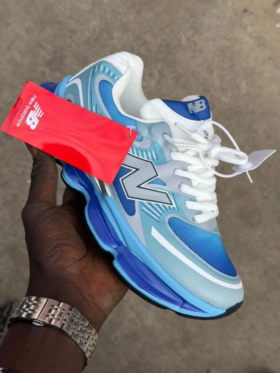 NEW BALANCE 2000